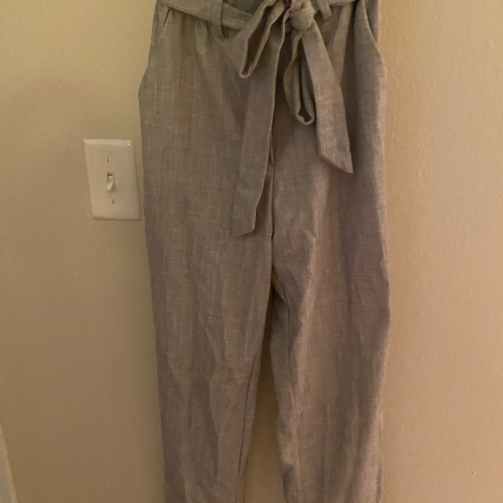 Gray work joggers with adjustable tie